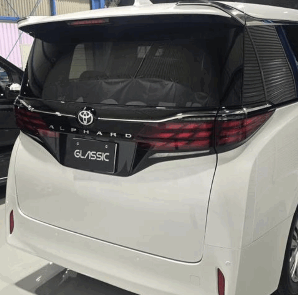 アルファード カーフィルム施行中の画像