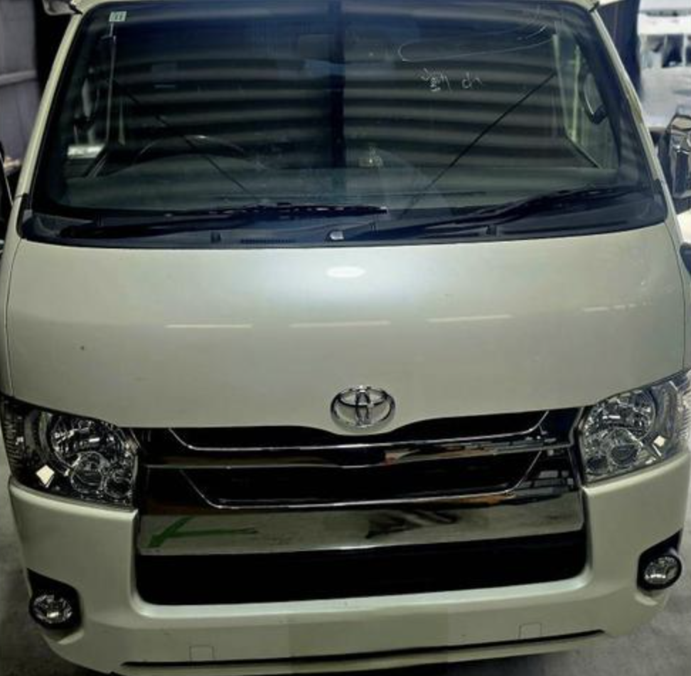 トヨタ ハイエース GDH201 フロントガラス交換 作業前（松原市）