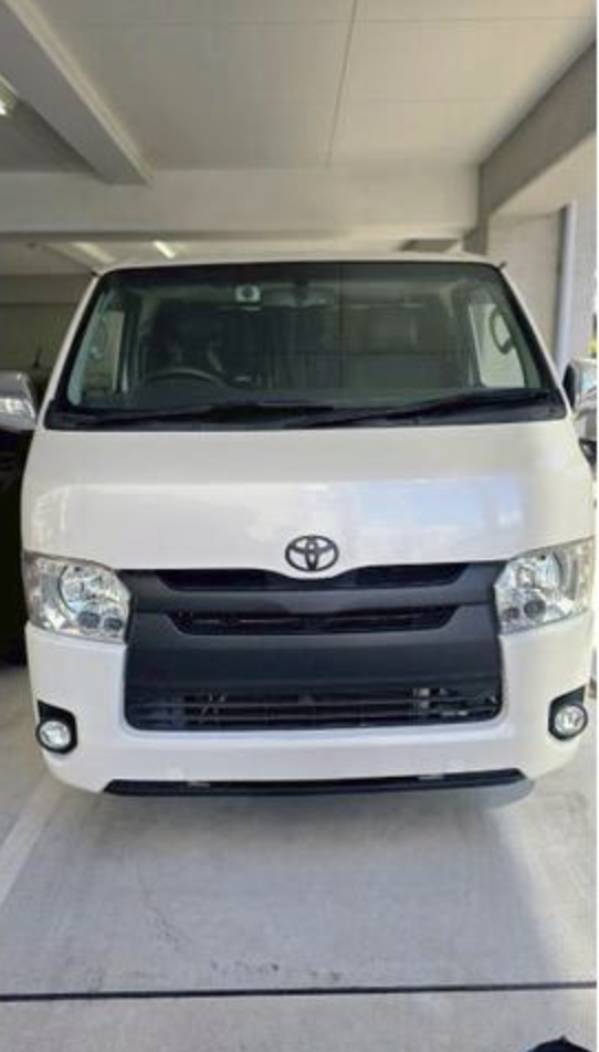 箕面市 トヨタ ハイエース フロントガラス交換 施工事例　グラシック