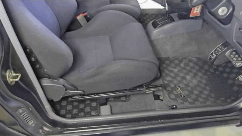 パジェロミニ ルームクリーニング 作業写真　グラシック