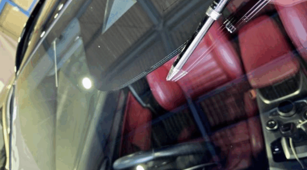 GLASSIC アルファロメオ ガラス修理事例