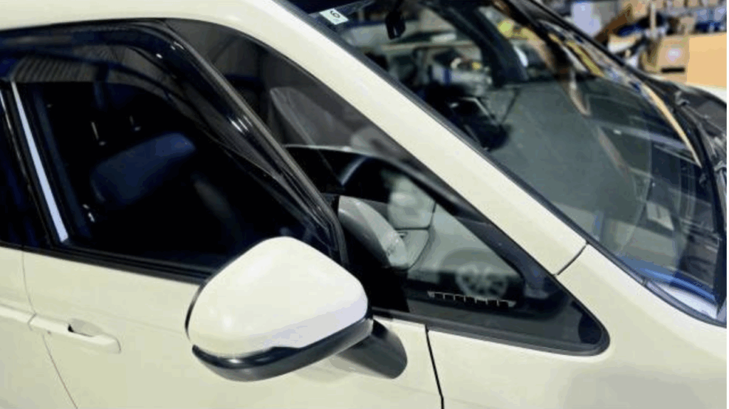 ステップワゴン RP6 サイドガラス修理 GLASSIC施工画像