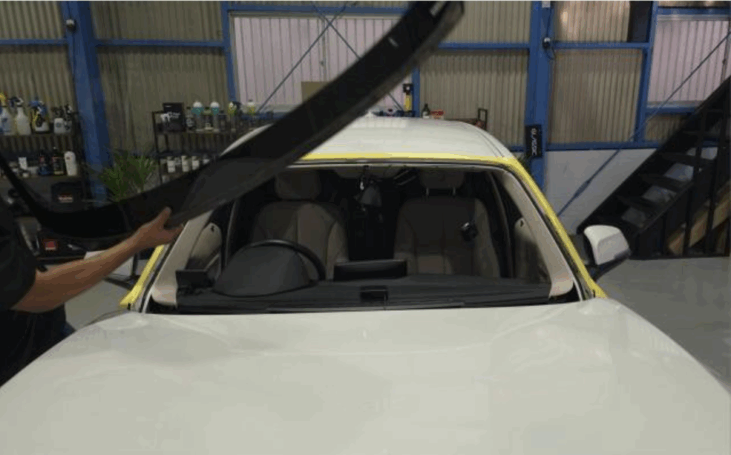 BMW 1シリーズ フロントガラス交換 安心の正規純正品使用