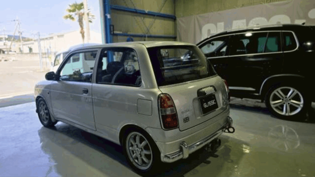 ダイハツ ミラジーノ L700S 後部ガラス 施工前の状態 プライバシー未対策 吹田市