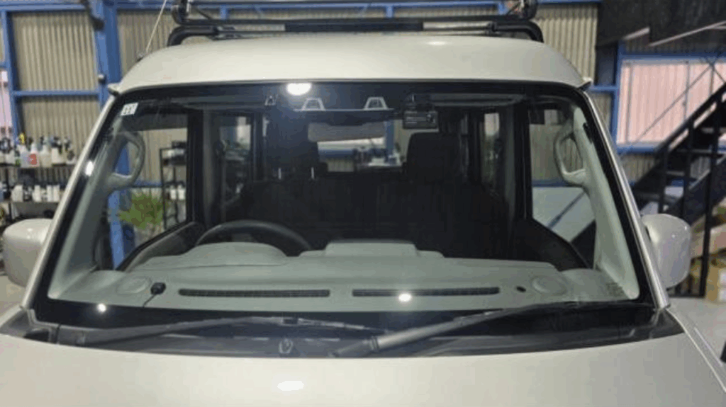 伊丹市・豊中市対応 GLASSICによる日産クリッパー フロントガラス交換事例