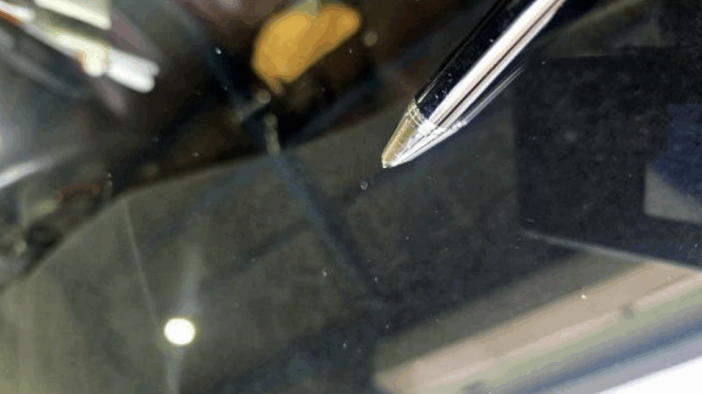 飛び石によるヒビ補修を行ったスバル レヴォーグ VN5(川西市)