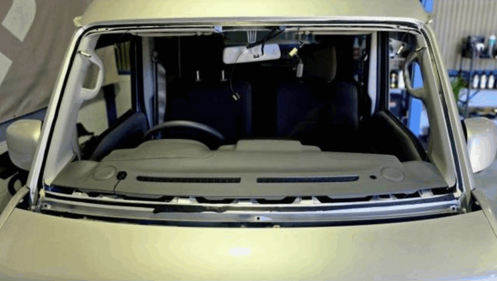 大阪・豊中市 日産クリッパー フロントガラス交換ならGLASSIC