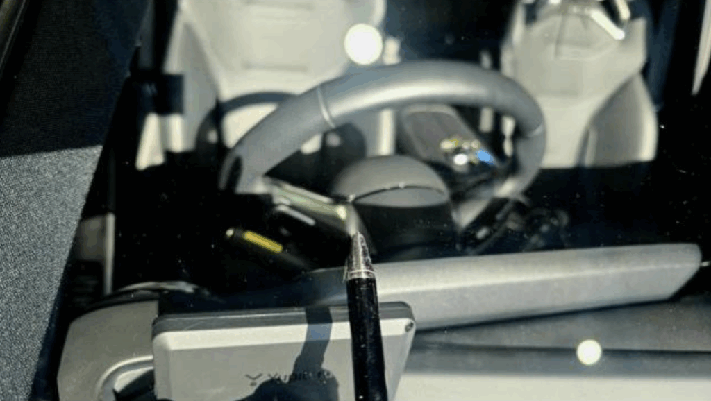 W206型 メルセデス・ベンツ Cクラス フロントガラスひび割れリペア施工