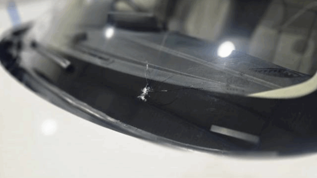 豊中市で施工したBMW 1シリーズのフロントガラス交換事例