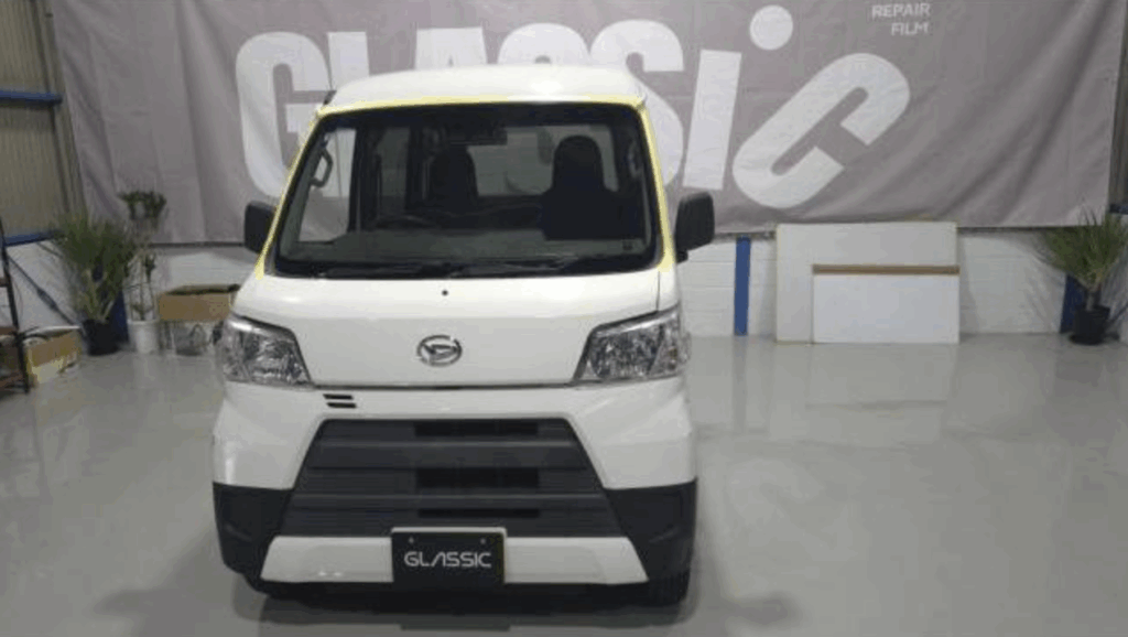 池田市でフロントガラスが破損したダイハツ・ハイゼットカーゴ（S321）