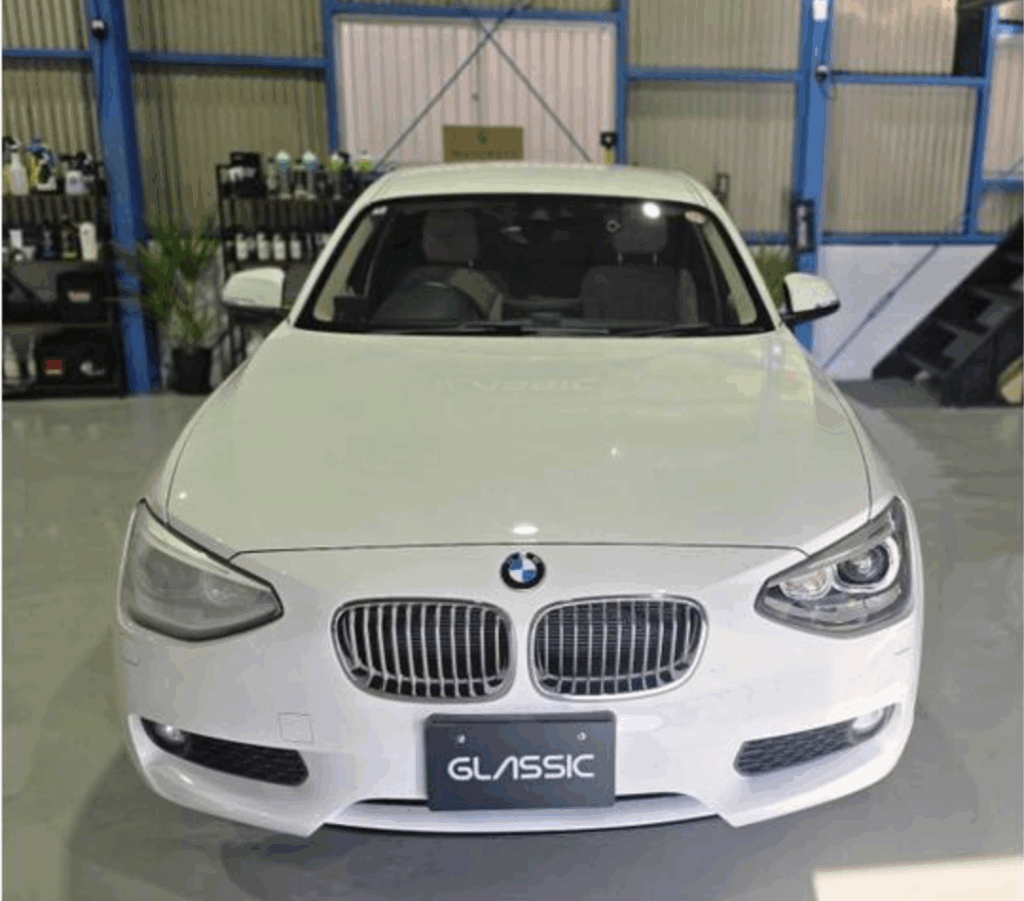 豊中市で施工したBMW 1シリーズのフロントガラス交換後の正面写真