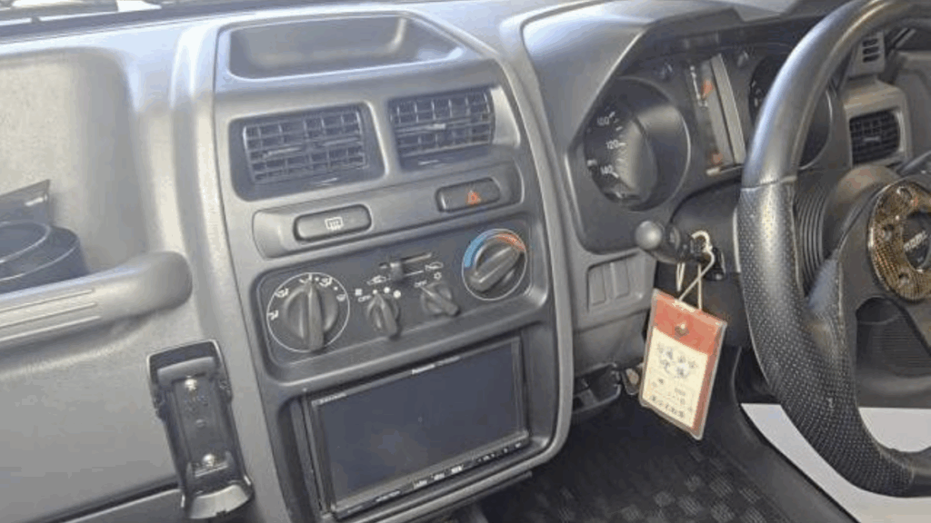 三菱パジェロミニ 内装清掃 施工実績　グラシック
