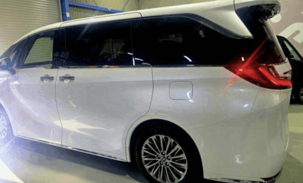 高級ミニバン レクサスLM プライバシーガラス用カーフィルム施工｜大阪 GLASSIC