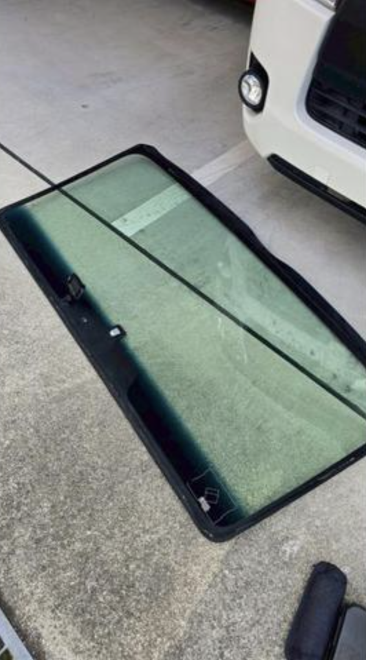 大阪 ガラスリペア・フロントガラス交換なら GLASSIC