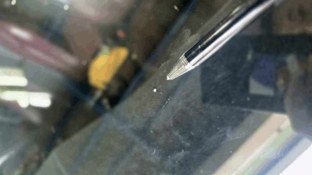 川西市 スバル レヴォーグ VN5 フロントガラスリペア施工事例