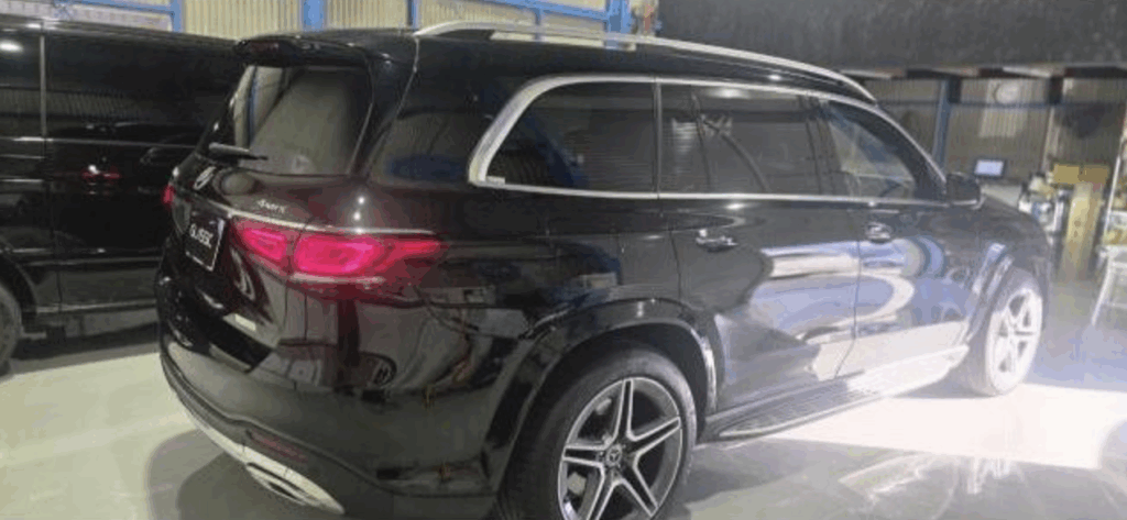 豊中市で施工前のメルセデス・ベンツGLS167 リアガラスのカーフィルム貼替前の状態