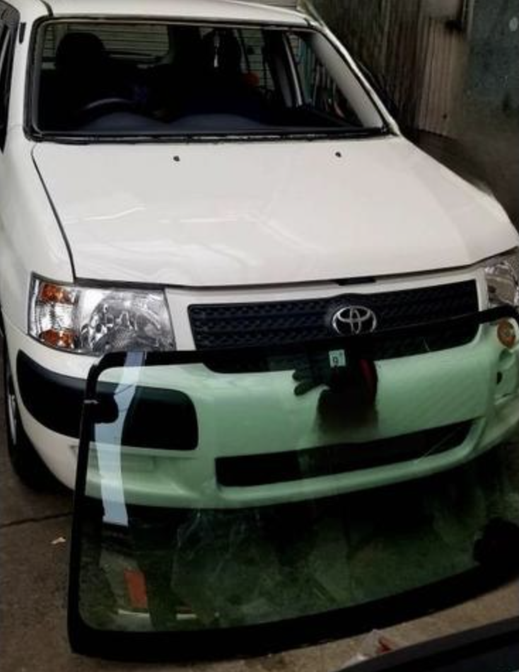 大阪市 自動車ガラス修理 GLASSIC プロボックス施工事例