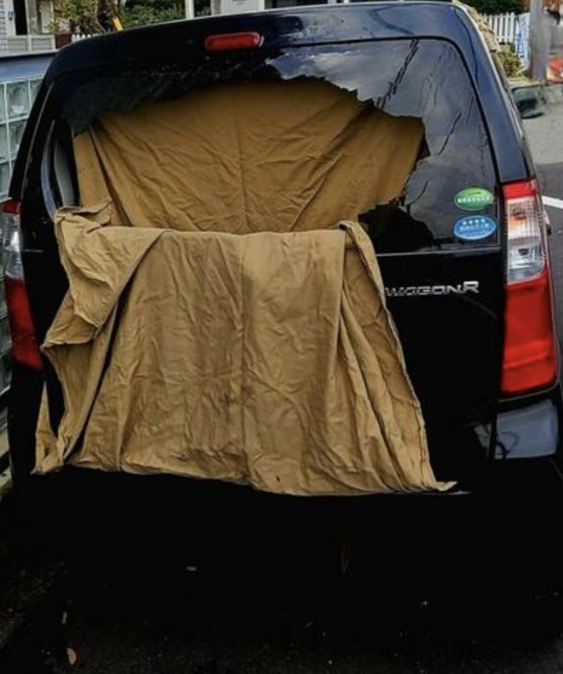 リアガラスが粉々に割れたスズキ ワゴンR（MH23）の修理事例｜豊中市GLASSIC（グラシック）