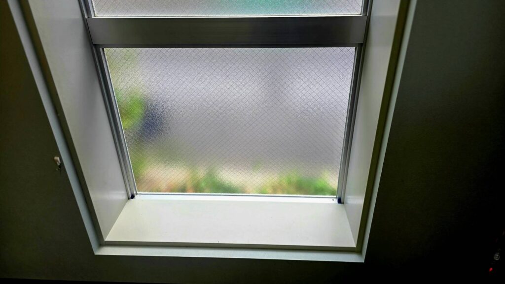 建築ガラス 外側からの施工の様子｜兵庫県 GLASSIC（グラシック）