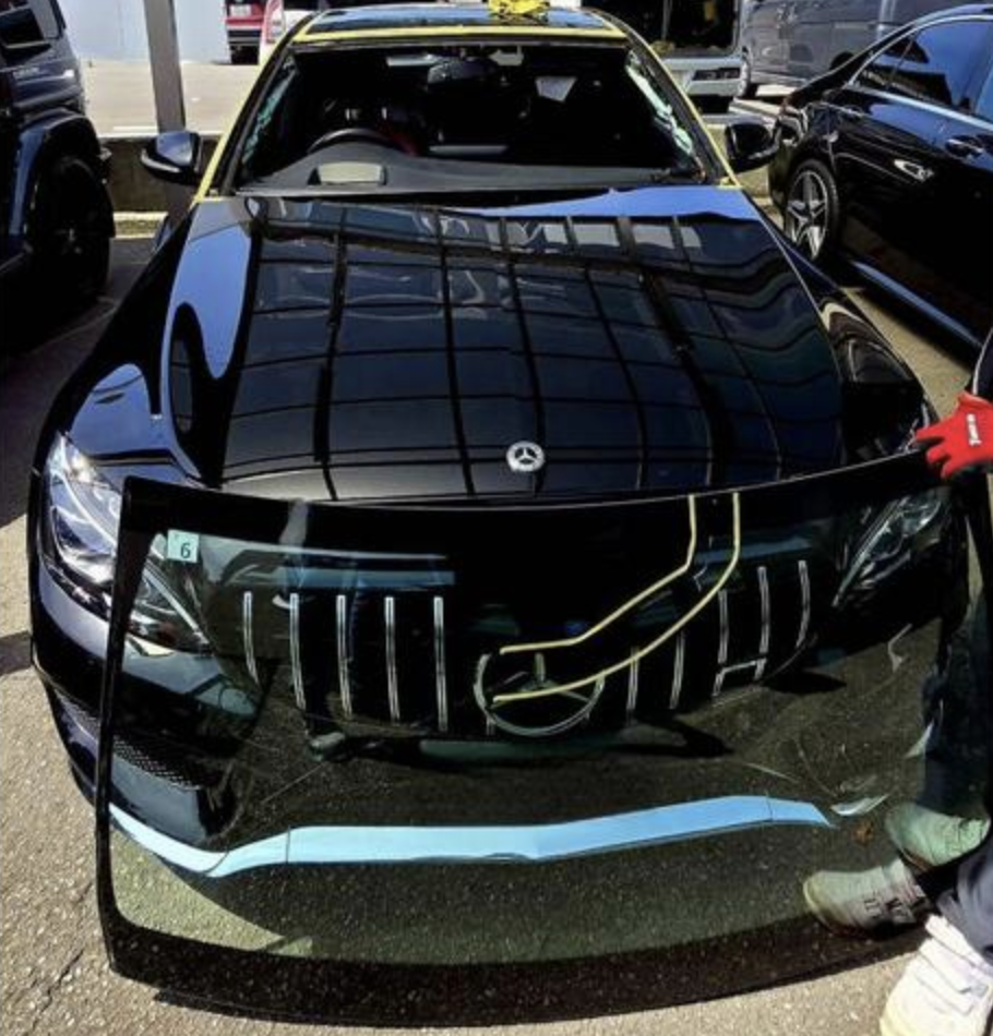 ベンツ Cクラス W205 輸入車ガラス交換 豊中市 GLASSIC 自動車ガラス専門店