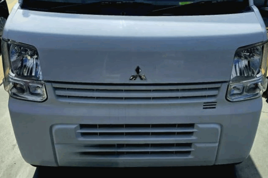 三菱ミニキャブバンDS17V_フロントガラス交換前の状態_大阪府摂津市