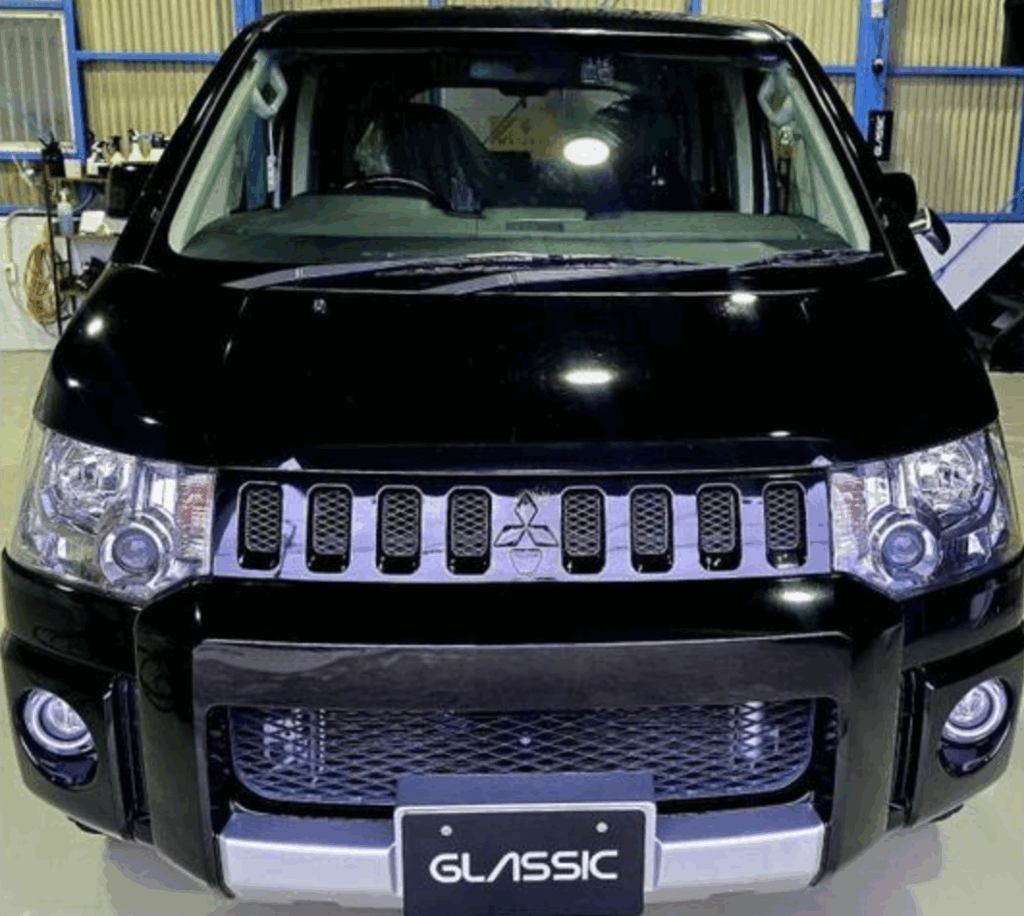 デリカD:5 外装補修前のフロントビュー