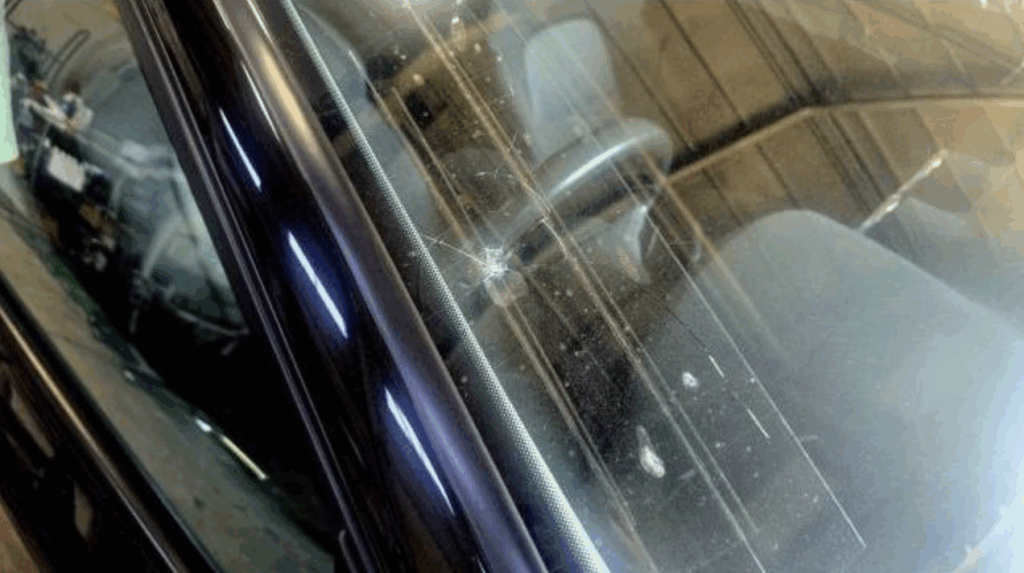 GLASSIC｜ガラス交換・リペア、カーフィルム、断熱フィルム、車内清掃、コーティング、ウロコ取り、ガラス研磨・クリーニングに対応する豊中市の専門店