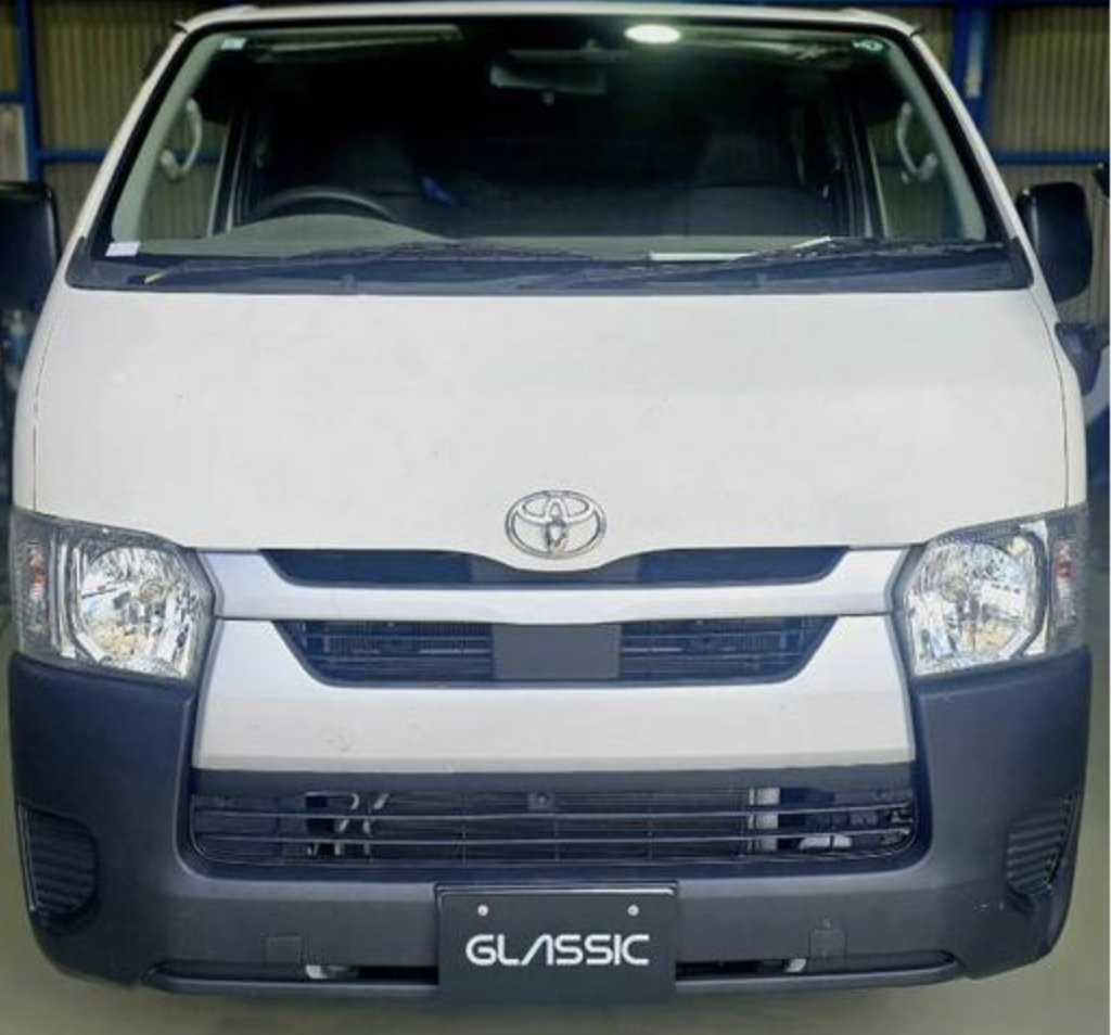 社外品リアガラス交換（ハイエース）200系