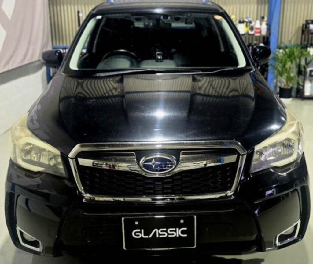 スバルフォレスターのフロントガラス交換前の車両写真