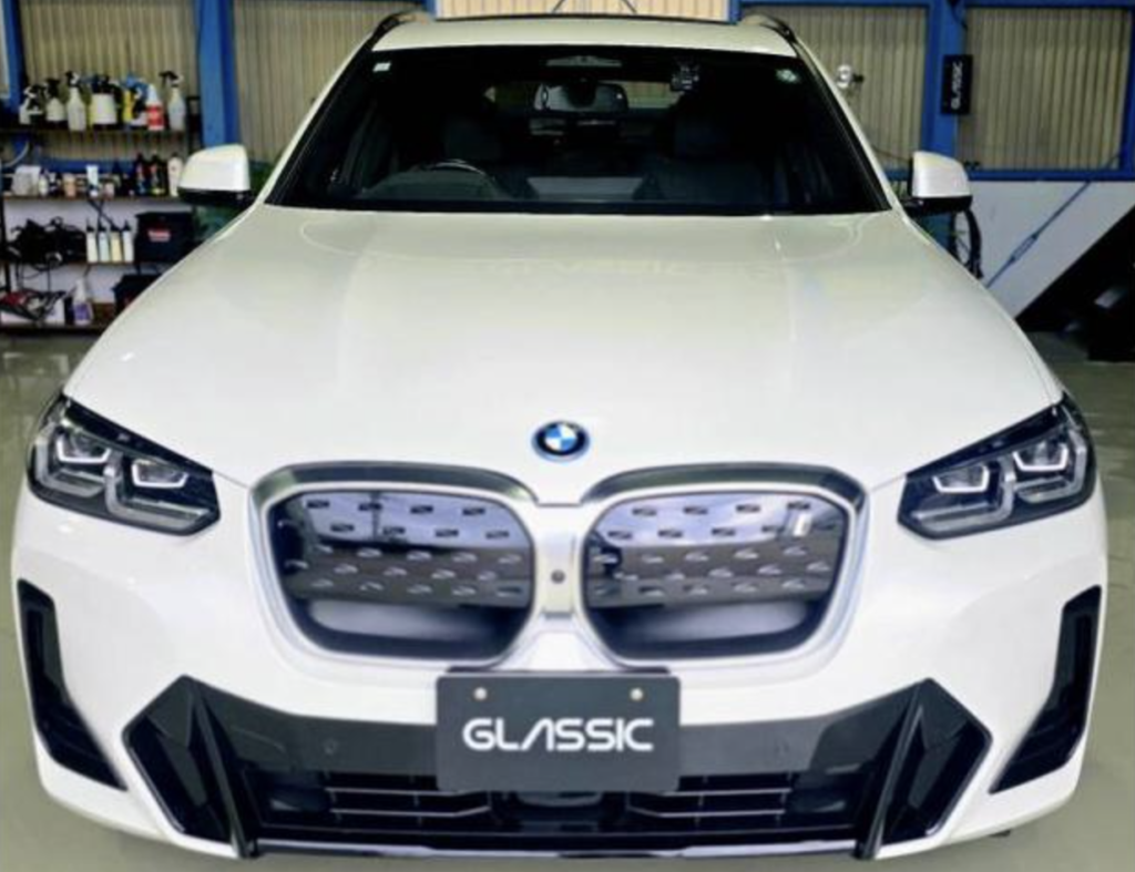 BMW iX3 フロントガラスリペア 施工前 飛び石キズ 兵庫県西宮市